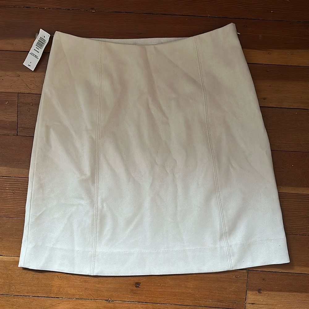 NWT Aritzia Babaton Faux Suede Skirt